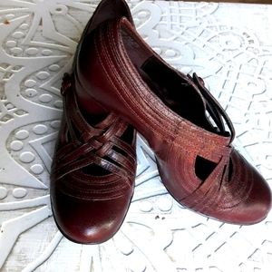 Indigo Clarks burgundy pumps